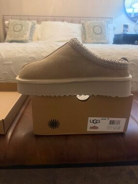 UGG Tan Suede Slip-On Mule NEW w/box 9B